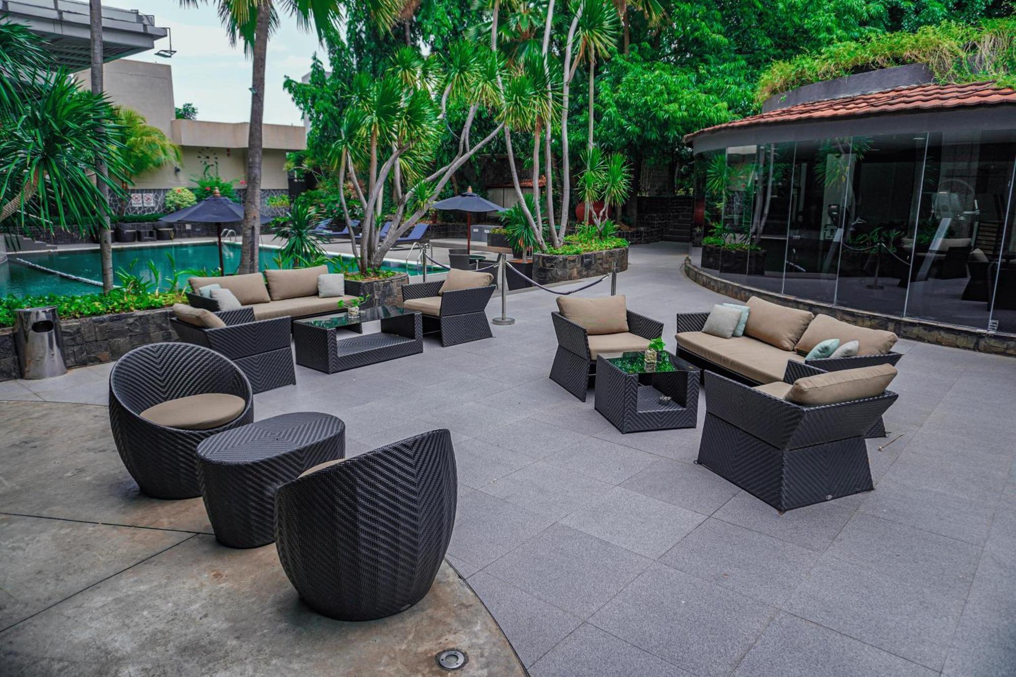 Hotel Kimaya Slipi Jakarta By Harris Exterior foto